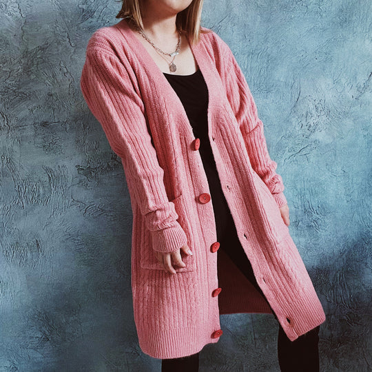 Damen Grobstrickjacke mit modernen Knopfdetails und lässigem Schnitt EB