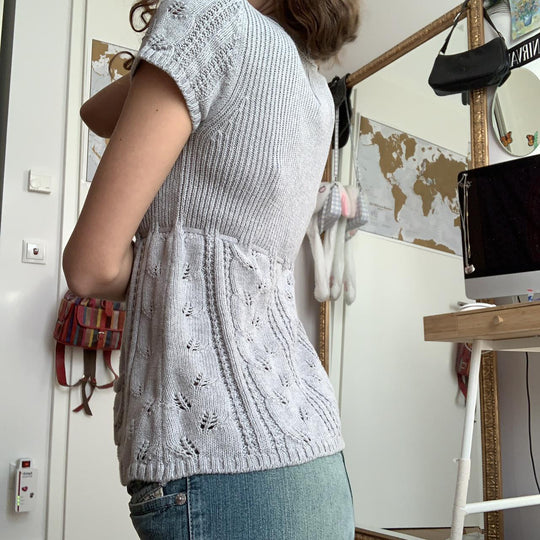 Damen Strickoberteil mit dekorativem Bindegürtel und Eingrifftaschen EB