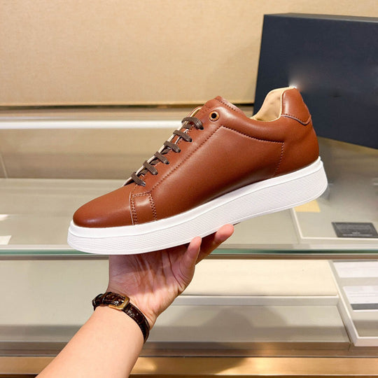 Damen Hochwertige Sneakers aus geschmeidigem Leder mit gepolsterter Sohle EB