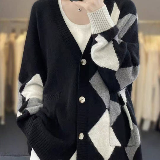 Damen Grobstrickjacke mit modernem Karomuster und praktischen Taschen EB