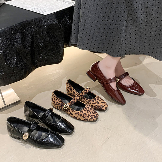 Damen Elegante Flachschuhe mit verstellbarem Riemen und glänzender Oberflächenstruktur EB