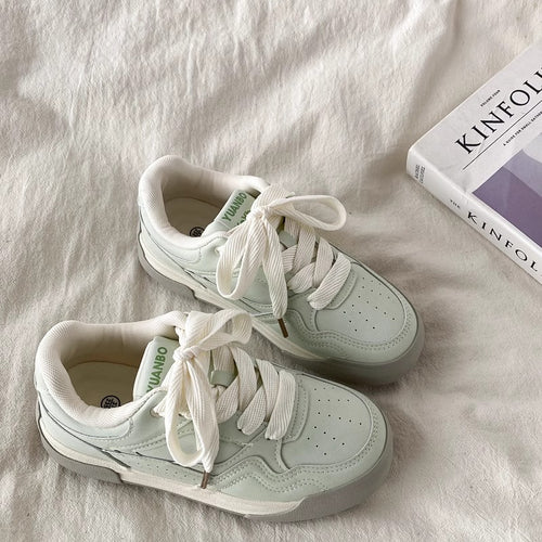 Damen Sportliche Sneakers mit voluminösem Design und innovativer Schnürung EB