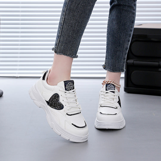 Damen Sportliche Sneakers mit glitzerndem Herz-Detail EB