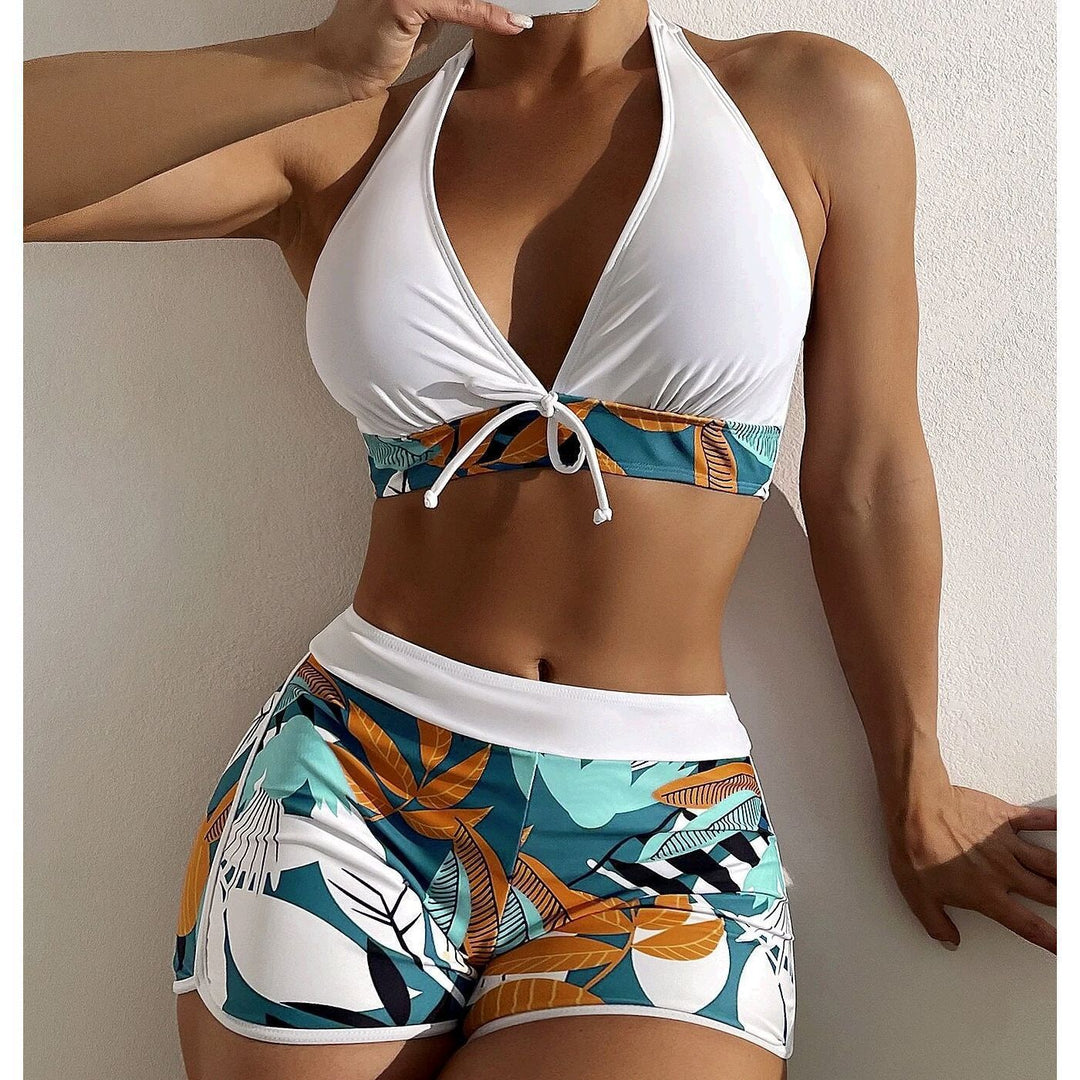 Damen Bikini-Set mit verspieltem Halter-Oberteil und sportlicher Shorts EB