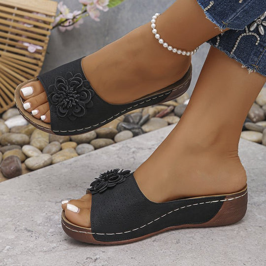Damen komfortable Pantoletten mit floralen Details EB