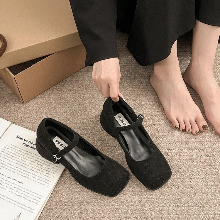 Damen Ballerina-Schuhe mit modischem Riemchen und hochwertiger Oberflächenstruktur EB