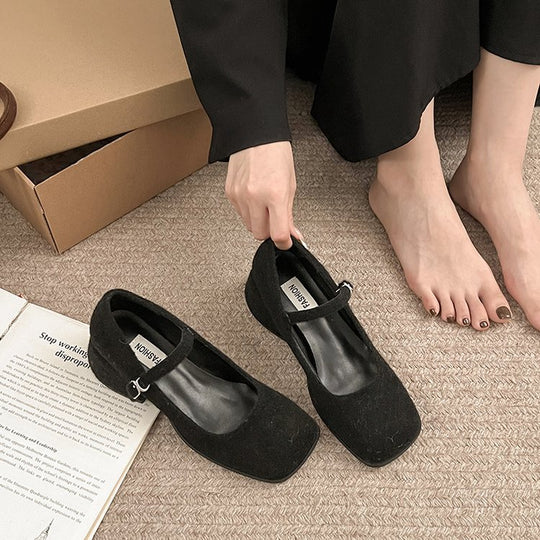 Damen Ballerina-Schuhe mit modischem Riemchen und hochwertiger Oberflächenstruktur EB