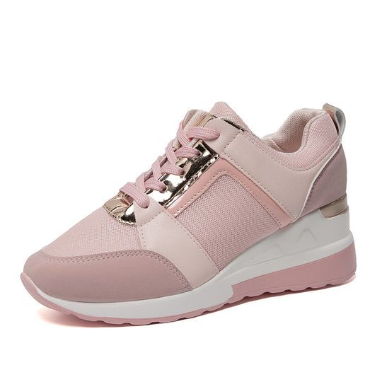 Damen  Keil‑Sneaker mit perforiertem Microfaser‑Upper, gepolsterter Fersenkappe und rutschfester Profilsohle EB