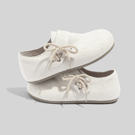 Damen Stilvolle Slipper mit dekorativem Schnürsystem und weichem Obermaterial EB