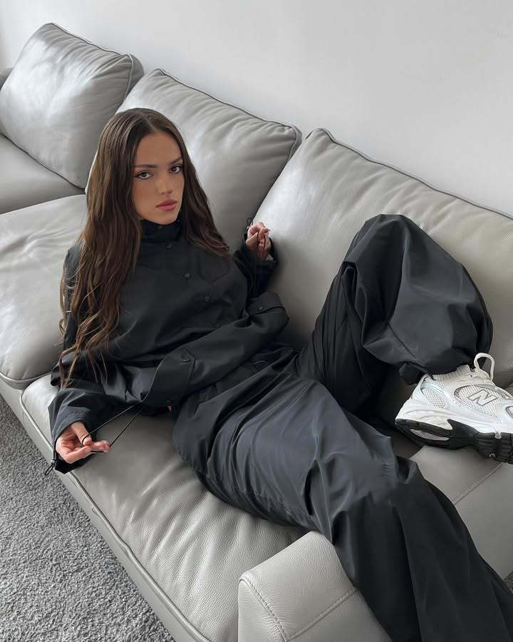 Damen winddichte Technikjacke mit Kapuze und verstellbaren Bündchen EB