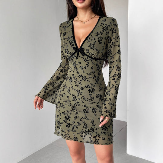 Damen nan tailliertes Netzstoff-Minikleid mit Samtflock-Blütenmuster, tiefem V-Ausschnitt und Schleifenapplikation EB