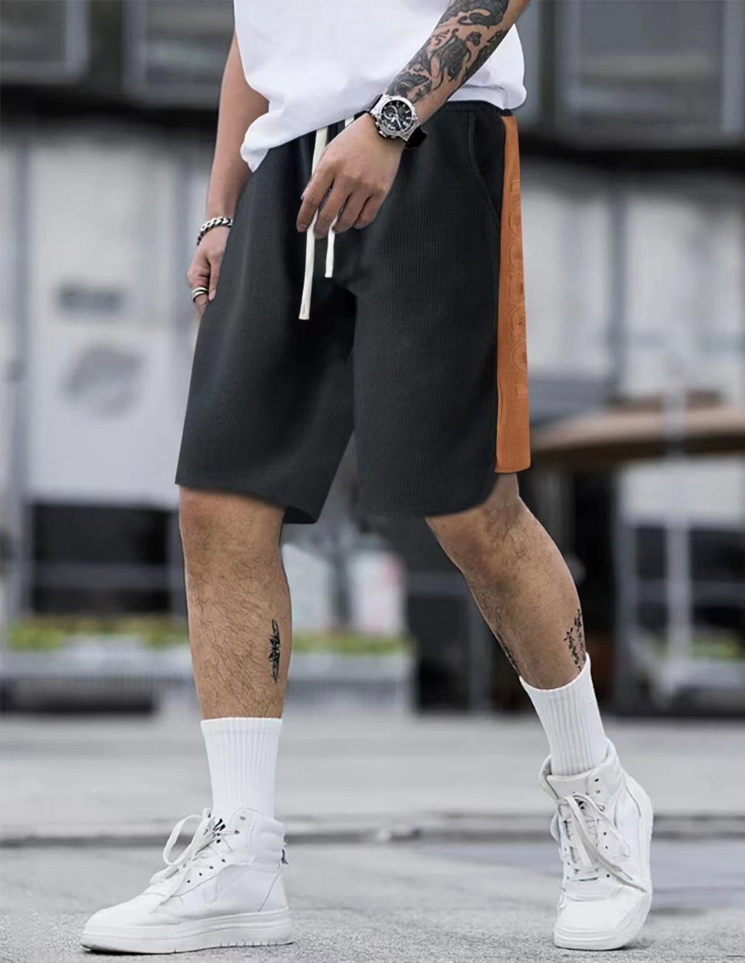 Herren stylische Freizeithose mit atmungsaktiver Struktur und seitlichen Kontraststreifen EB