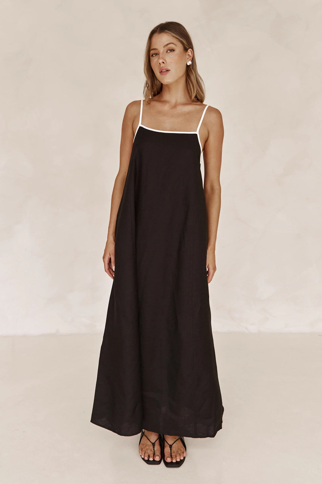 Damen luftiges Maxikleid mit feinen Trägern und elegantem Schnitt EB