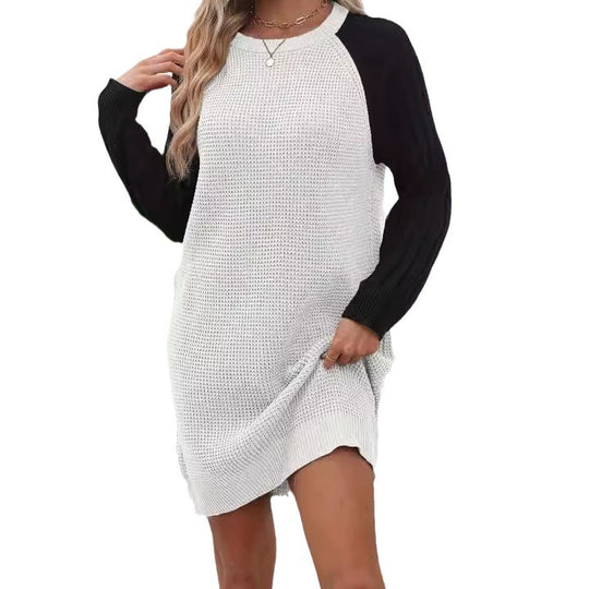 Damen Strickkleid mit kontrastierenden Ärmeln und lässigem Schnitt EB