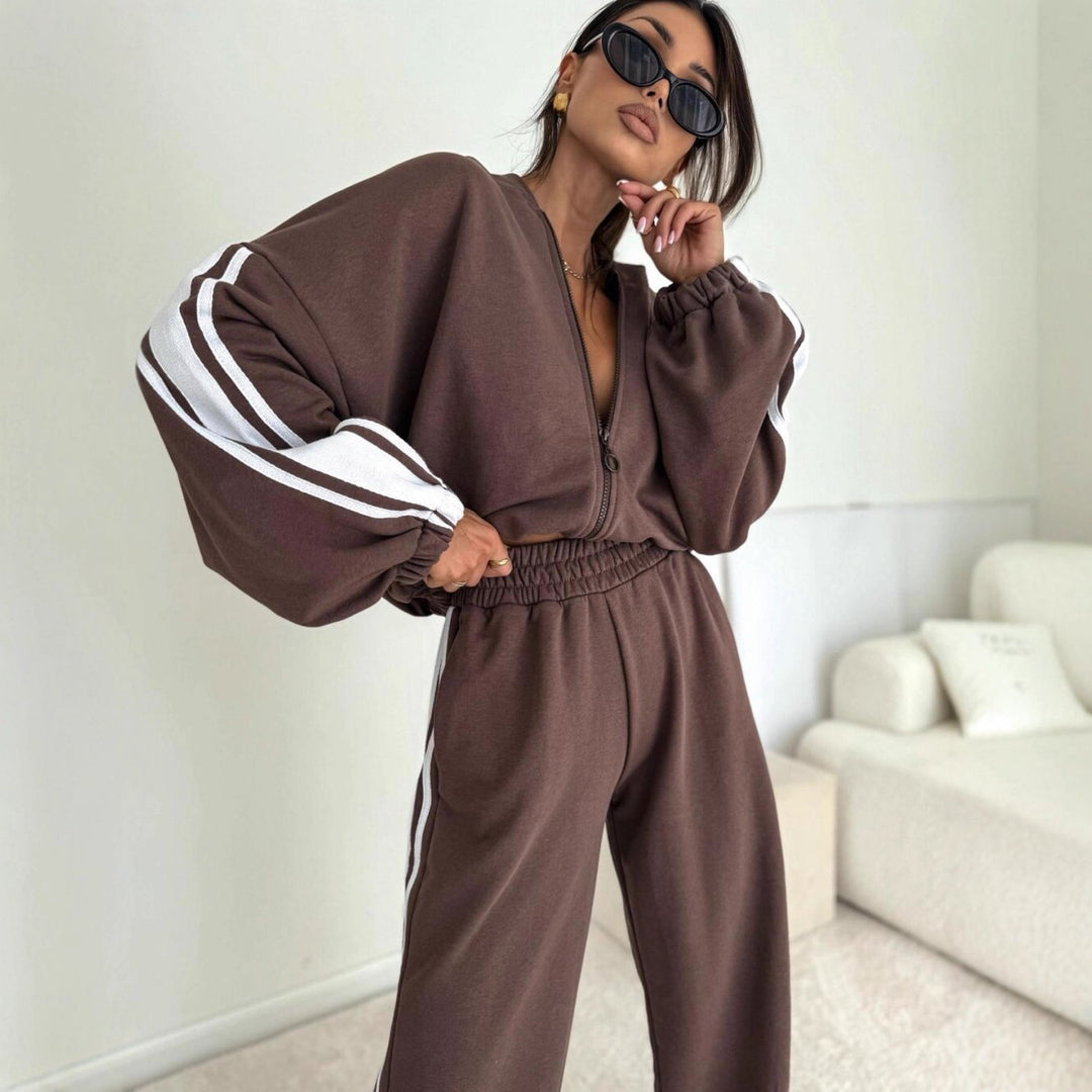 Damen cropped Zip-Hoodie mit voluminösen Ballonärmeln und High-Waist Relaxhose im sportlichen Seitenstreifen-Design Eichborn Berlin