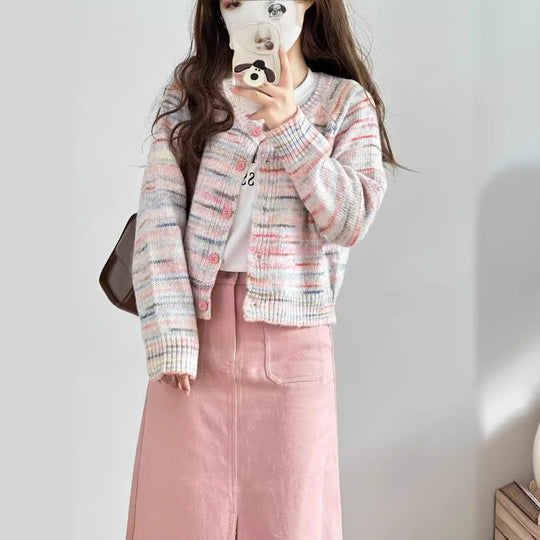 Damen Strickjacke mit buntem Muster und zarten Knöpfen EB