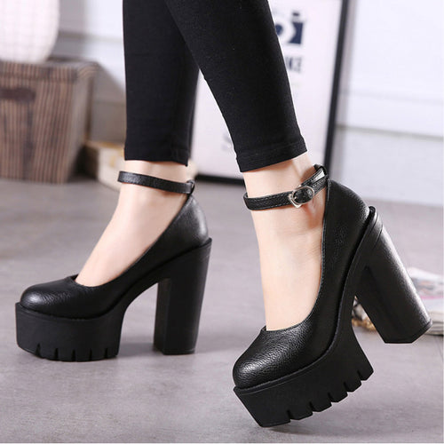 Damen Plateau-Pumps mit eleganter Doppelriemenführung und rutschfester Sohle EB