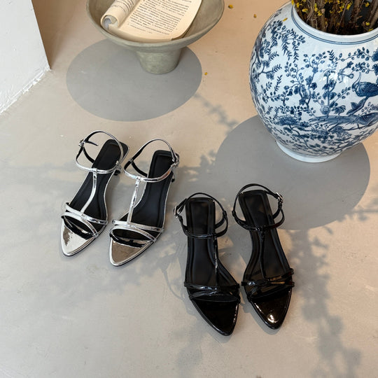 Damen elegante Sandalen mit schmalen Riemen und glänzendem Finish EB