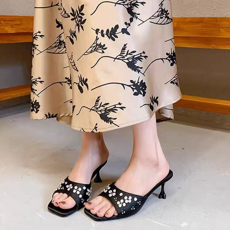 Damen elegante Pantoletten mit filigranem Blumenmuster und schickem Absatz EB