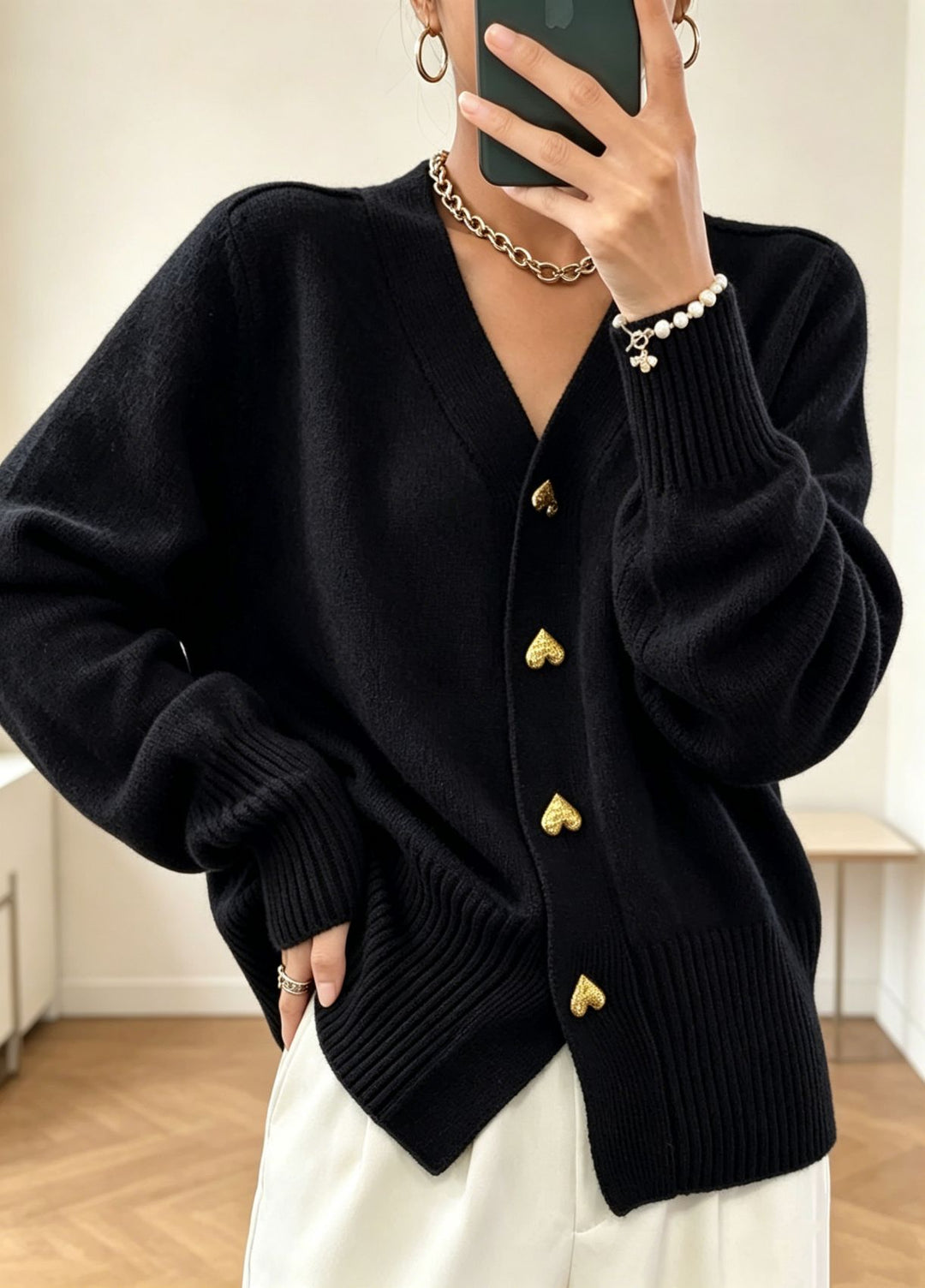 Damen Oversize V-Ausschnitt Strickcardigan mit herzförmigen Schmuckknöpfen EB