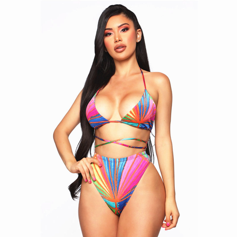 Damen Bikini mit Wickelrock und buntem Muster EB