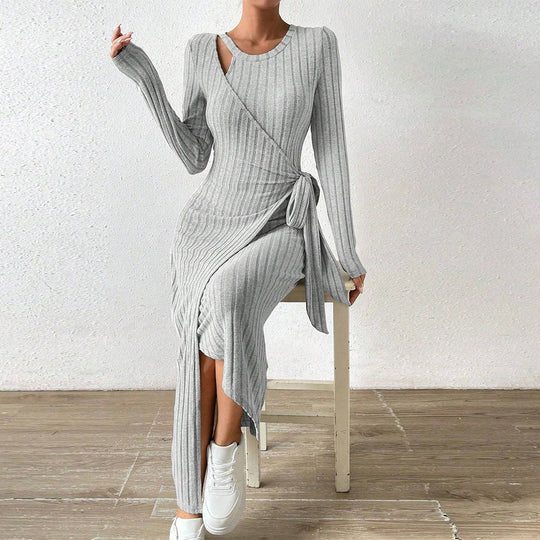 Damen geripptes Midikleid mit Wickeloptik, Taillenbindegürtel, One-Shoulder Cutout und seitlichem Beinschlitz Eichborn Berlin