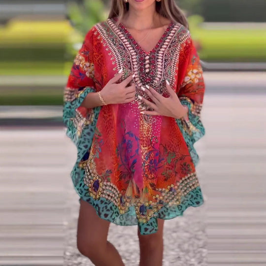 Damen Strandkleid Im Farbenfrohen Boho-Stil mit Verspieltem Design und Tiefem V-Ausschnitt EB