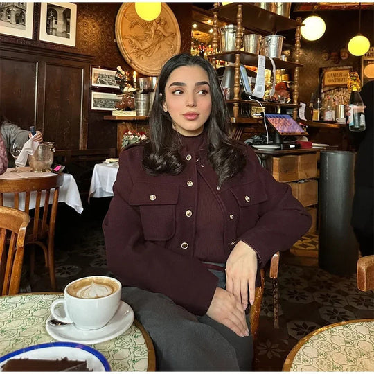 Damen Modische Kurzjacke mit praktischen Taschen und goldenen Druckknöpfen EB