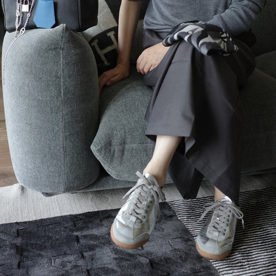 Damen Sneaker im modernen Metallic-Look mit rutschfester Sohle und komfortabler Polsterung EB