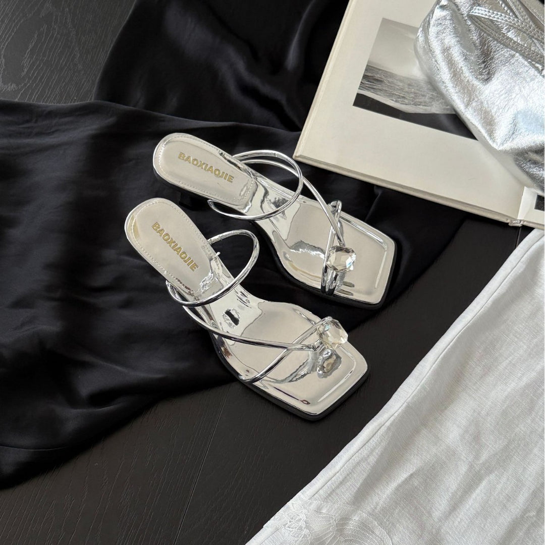 Damen Modische Plateau-Sandalen mit elegantem Riemendesign und glänzender Oberfläche EB