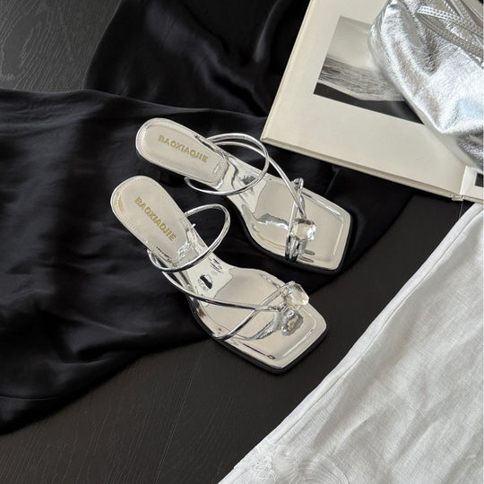 Damen Modische Plateau-Sandalen mit elegantem Riemendesign und glänzender Oberfläche EB