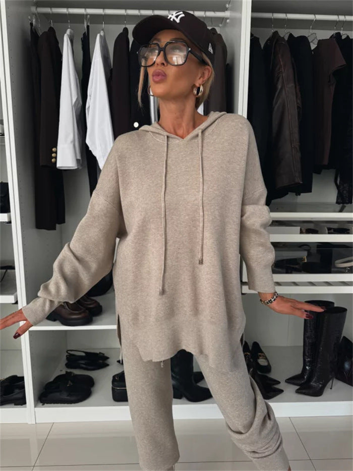 Damen Lounge-Set aus weichem Feinstrick mit übergroßem Kapuzenpullover und schmal zulaufender Bündchenhose EB
