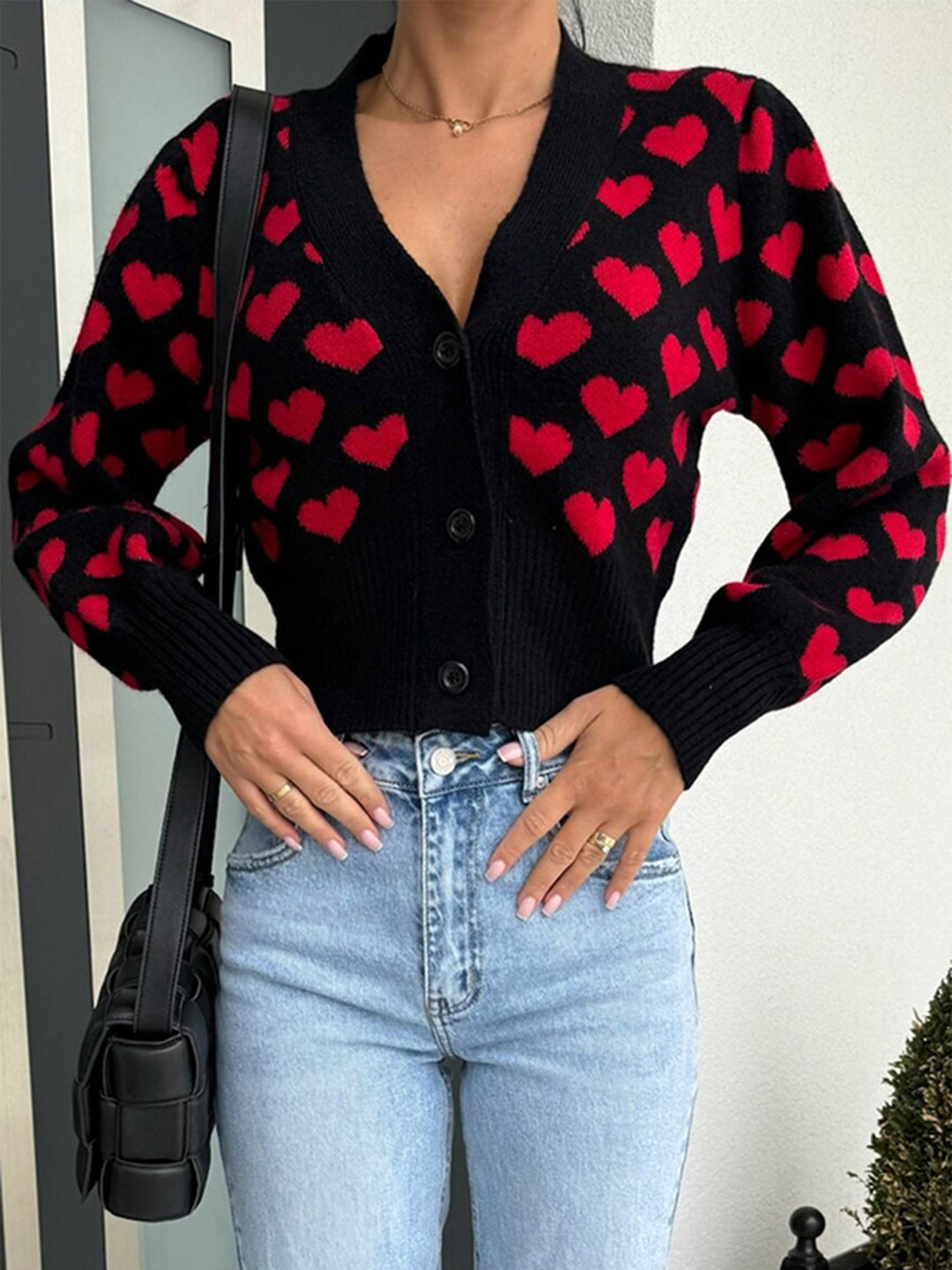 Damen Strickjacke mit Herzmotiv und dekorativen Knöpfen EB