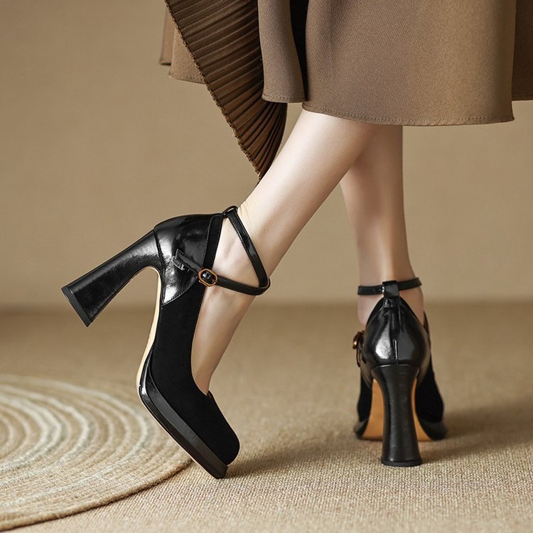 Damen elegante High-Heel-Pumps mit modischem Riemchen EB