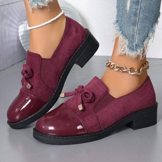 Damen  elegante Slipper-Loafer mit Lackkappe, Veloursimitat-Obermaterial, elastischem Einstieg und dekorativer Schleifenapplikation EB
