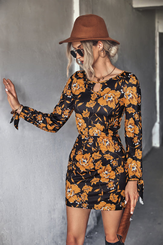 Damen Minikleid mit floralem Design und eleganten Ärmeldetails EB