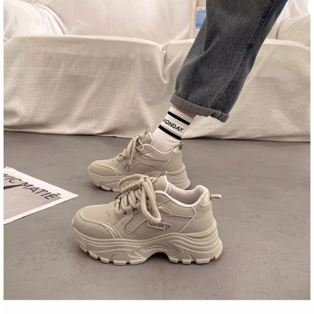 Damen Sportliche Sneakers mit robustem Profil und bequemer Dämpfung EB