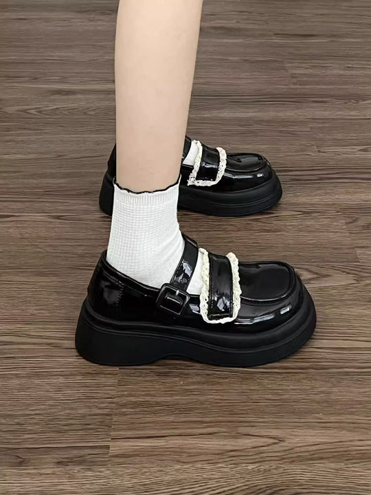 Damen Modische Ballerinas mit verstellbarem Riemen und elegantem Perlendetail EB