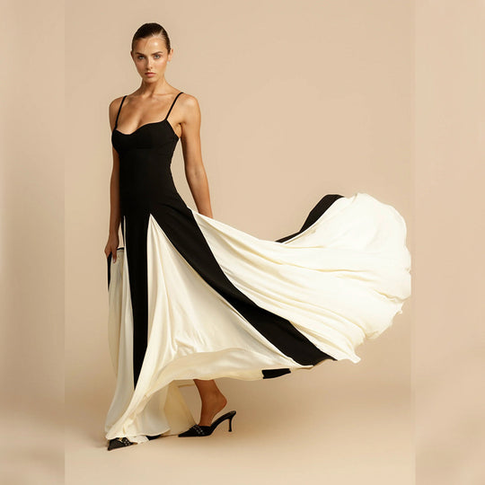 Damen Elegantes Maxikleid mit kontrastrierenden Stoffbahnen und schmalen Trägern EB
