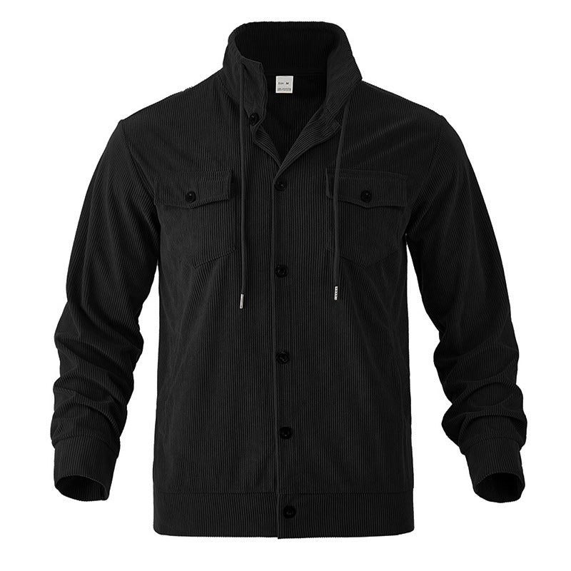 Herren nan Cordjacke mit Stehkragen, Kordelzug, durchgehender Knopfleiste und aufgesetzten Brustklappen EB
