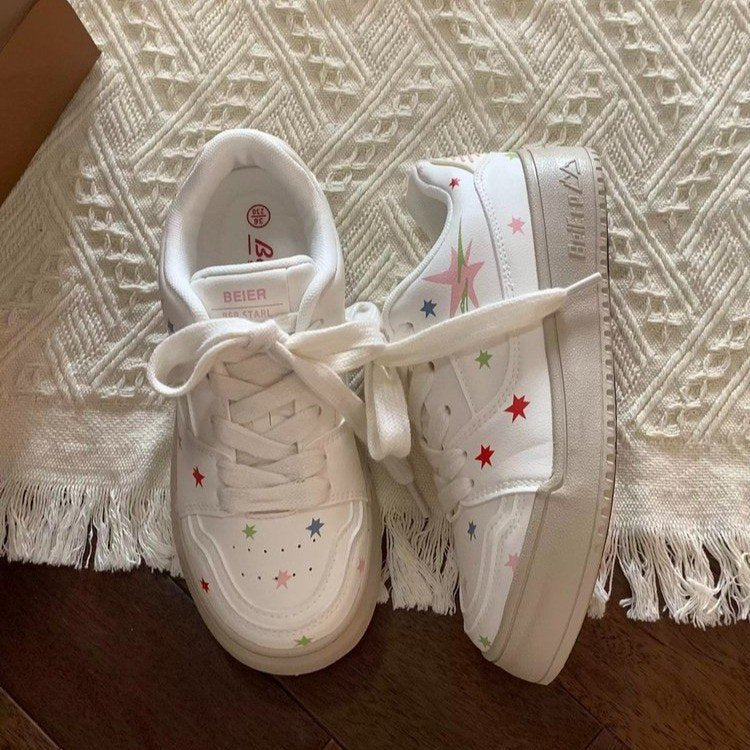 Damen Sneakers mit bunten Stern-Applikationen und bequemer Sohle EB