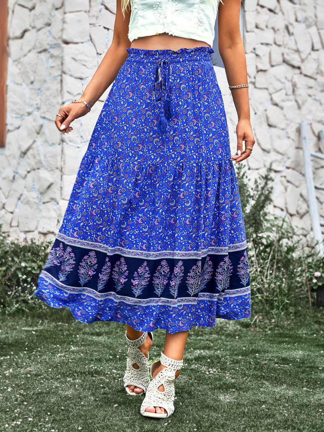 Damen nan leichter Stufen-Maxirock mit elastischem Rüschenbund, Kordel-Tassel und zartem Paisley-Print EB