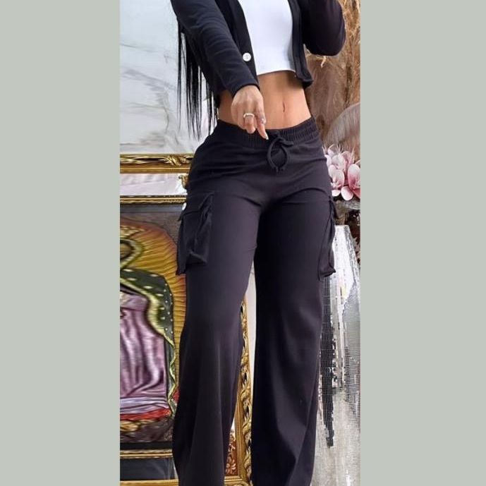 Damen Lounge-Set mit weicher Cargo-Sweathose mit weitem Bein und Cropped-Cardigan EB
