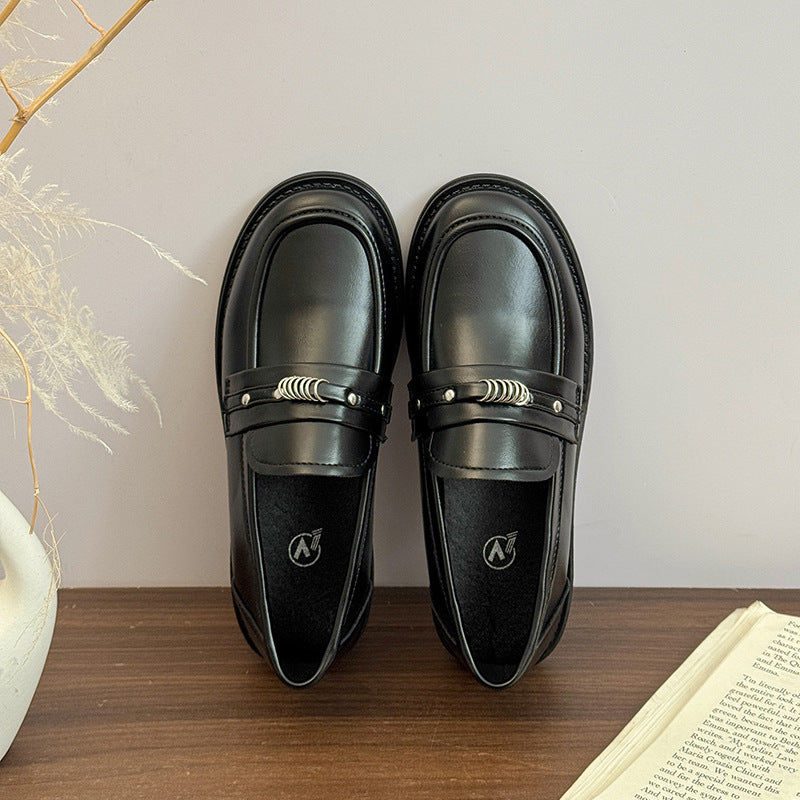 Damen elegante Loafers mit modischem Metall-Detail EB
