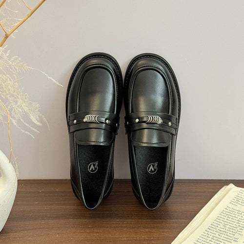 Damen elegante Loafers mit modischem Metall-Detail EB