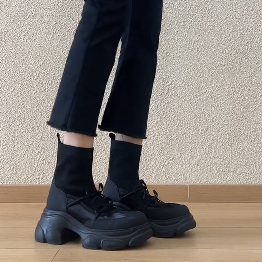 Damen sportive Plattform-Sneaker mit innovativem Sohlenprofil und atmungsaktiver Mesh-Oberfläche EB
