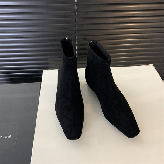 Damen modische Ankle Boots aus feinem Wildleder mit spitzem Schnitt und leichter Keilsohle EB