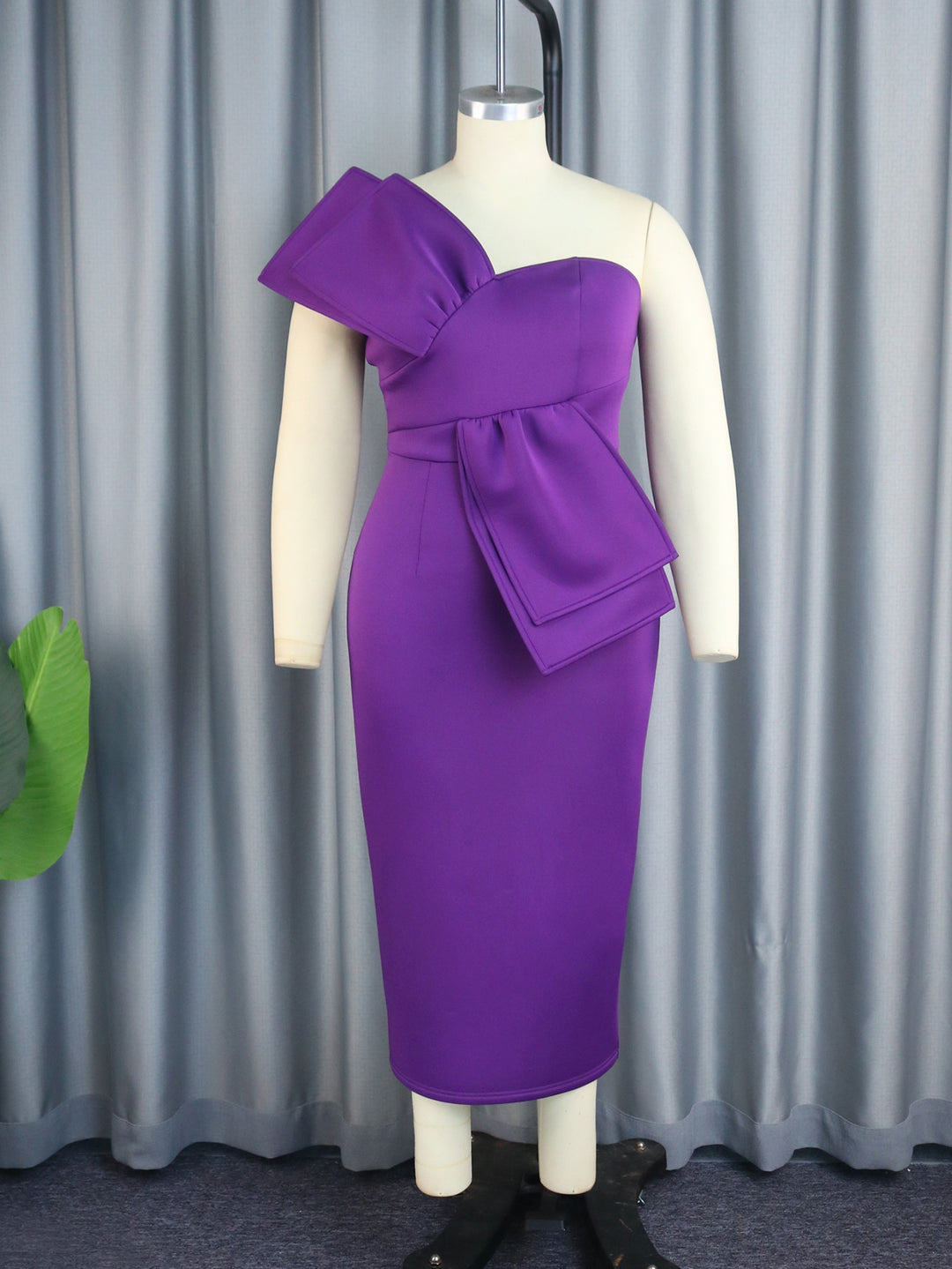 Damen Etuikleid mit asymmetrischem Design und schickem Detail EB