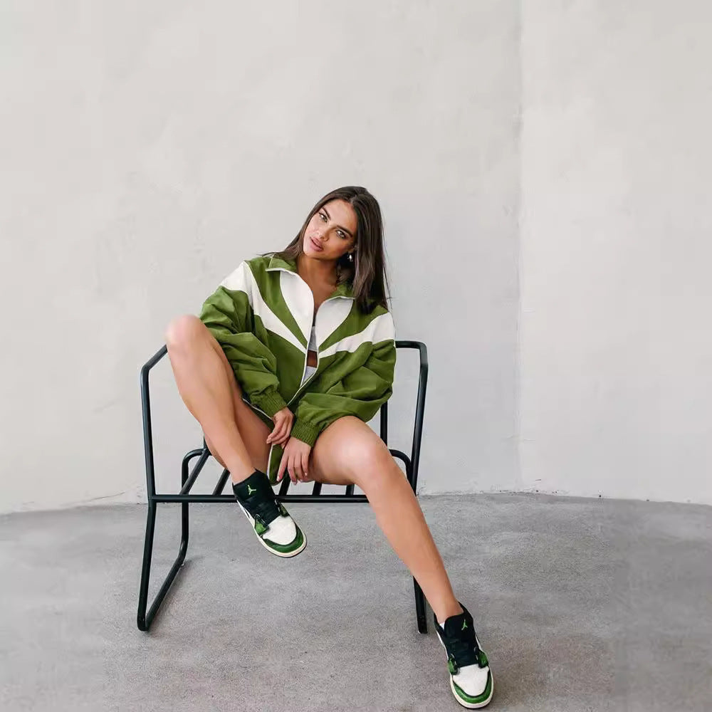 Damen sportliches Freizeit-Set mit kurzärmligem Oberteil und lockerer Shorts EB