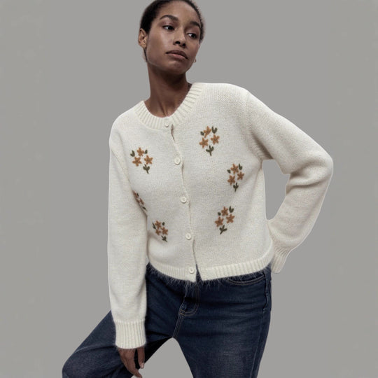Damen gestrickter Cardigan mit floralen Stickereien EB